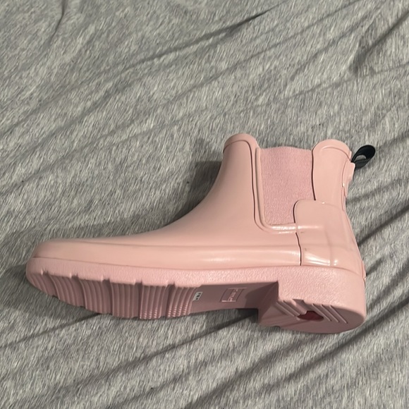 Sz 7. NWOT Hunter pink rain boots - Picture 7 of 7